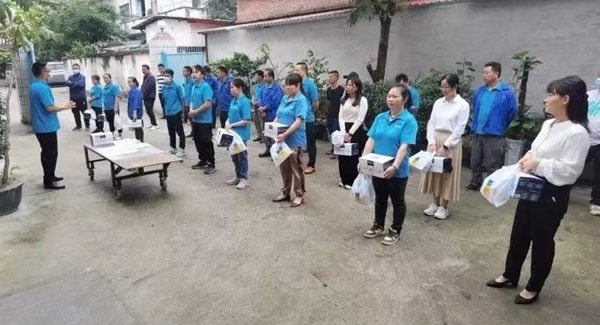 致敬勞動者，感悟勞動的意義|廣有五金&東莞合頁