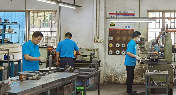 “平、直、順”重塑長(zhǎng)合頁(yè)連接標(biāo)準(zhǔn)，賦能精密設(shè)備高效開(kāi)合|廣有五金&東莞合頁(yè)